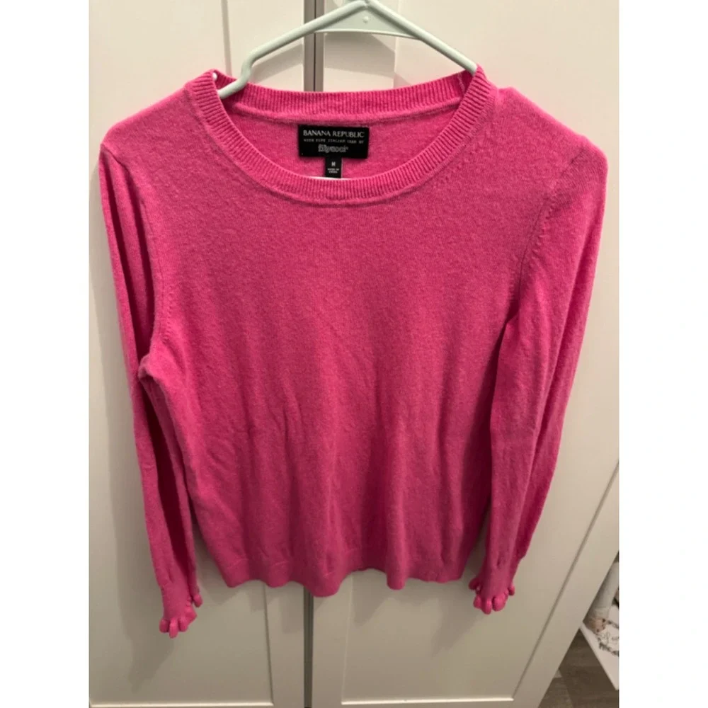 Banana‎ Republic Fine Italian Yarns Pink Ruffle Cuff Sweater Womens Size M